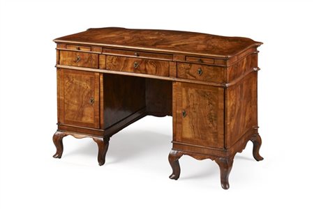 Scrivania da centro lastronata in radica di noce e radica d'ulivo, filettata in