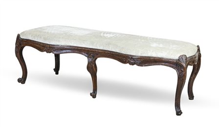 Panchetta da parete in legno intagliato a due posti con gambe mosse terminanti