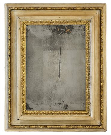 Cornice in legno intagliato laccato e dorato a doppio ordine. Secolo XVIII (cm