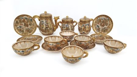 Servizio da tè in porcellana Satsuma dipinta in policromia a figure e oro compo