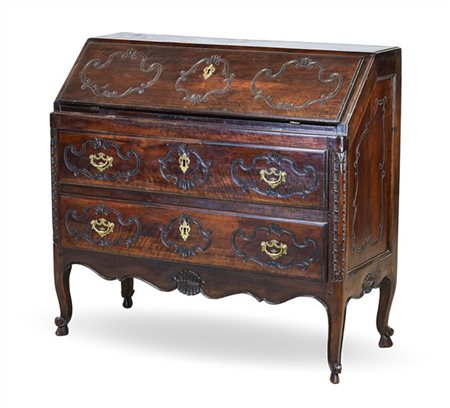 Ribalta in noce con fronte a due cassetti e calatoia decorati da scanalature mi