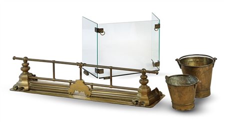 Set da camino in ottone e altri metalli composto da un paracenere (L cm 123), u