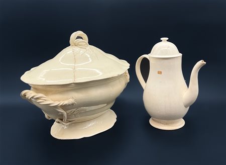 Manifattura del secolo XIX. Lotto composto da una zuppiera biansata con coperch