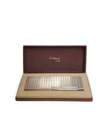 S. T. Dupont, Paris
Accendino da tavolo modello Ligne in metallo argentato (cm