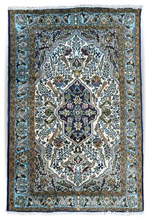 Tappeto Qum, Persia, prima metà secolo XX. Decoro con rami fioriti e volatili s