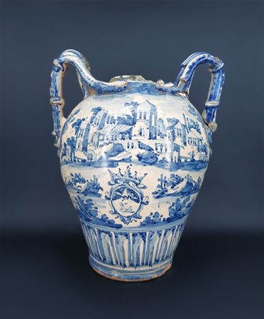 Manifattura di Napoli, secolo XVIII. Grande orcio biansato in maiolica con deco