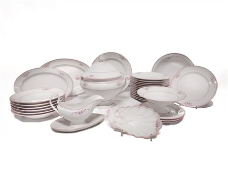 Manifattura Richard, secolo XIX. Parte di servizio da tavola in porcellana con