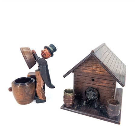 Lotto composto da un contenitore a forma di barile con coperchio trattenuto da