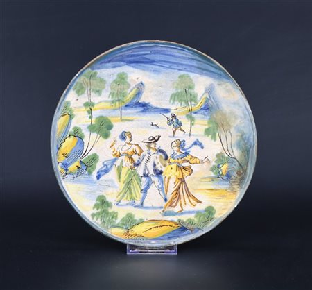 Manifattura di Savona, secolo XVIII. Alzata in maiolica dipinta in policromia c