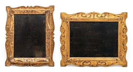 Due specchiere con cornice in legno intagliato e dorato a volute (max cm 52x43)