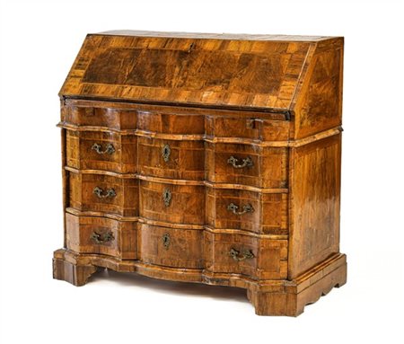 Ribalta lastronata in noce e radica di noce con filettature, fronte mosso a tre