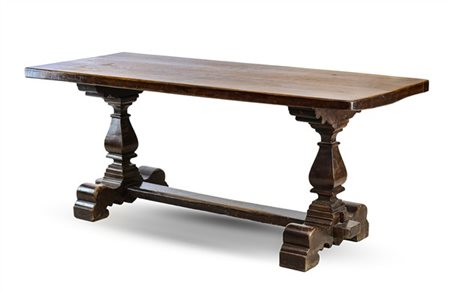 Tavolo con piano rettangolare in legni vari con gambe a balaustro riunite da tr