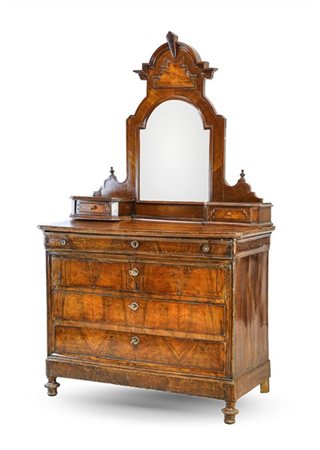 Lotto composto da un cassettone in noce e radica con fronte a quattro diversi c