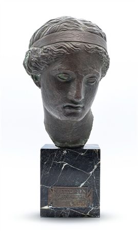 Fonditore di inizio secolo XX. Testa dalla Vittoria alata di Brescia in bronzo