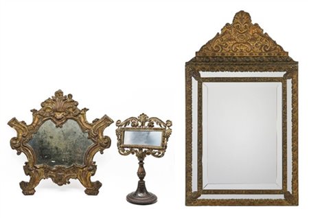 Lotto composto da una specchiera a due ordini con cornice in lamina di rame sba