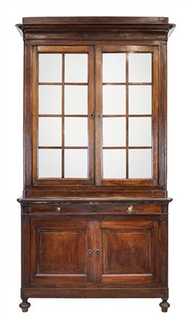 Libreria a due corpi in noce con parte superiore a due ante con specchi riquadr