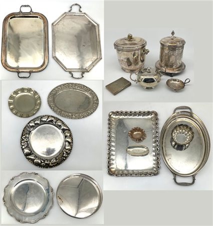 Cartone contenente numerosi oggetti in metallo argentato per usi e di epoche di