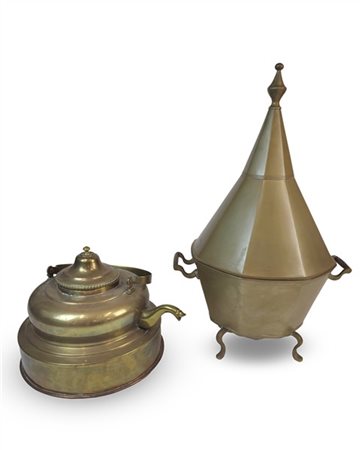 Lotto composto da una grande teiera in rame ottonato (cm 44x29) e un braciere m