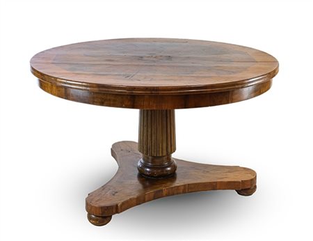 Tavolo con piano circolare lastronato in legni vari, sostegno a colonna baccell