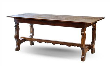 Tavolo fratino in noce con gambe sagomate raccordate da traversa (cm 200x78x79)