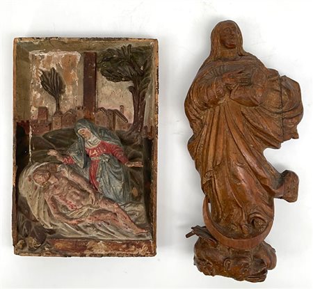 Lotto composto da una formella in legno scolpito e dipinto in policromia raffig