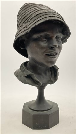Luigi De Luca "Ragazzo con cappello" 
scultura in bronzo (h cm tot 45) 
firmata