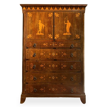 Chiffonier intarsiata con figure classiche sui due sportelli superiori e con motivi floreali sui cassetti