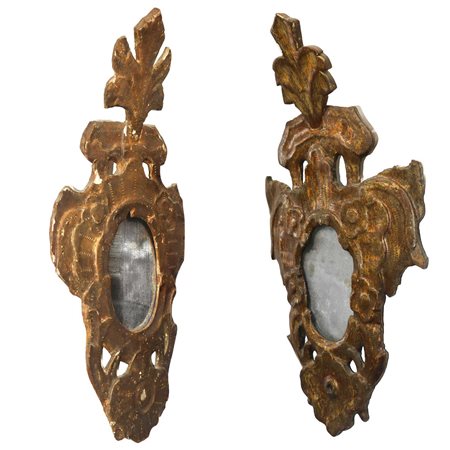 Coppia di specchiere in legno dorato, 18° secolo