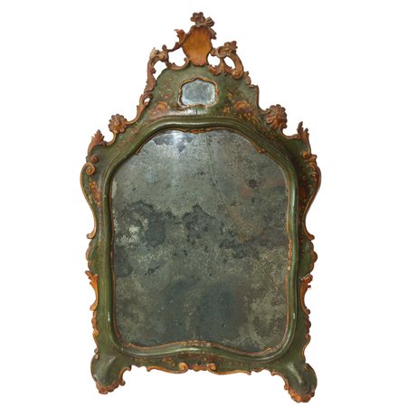 Specchiera veneta Luigi XV laccata verde con decori floreali e specchio al mercurio, 18° secolo