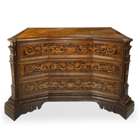 Cassettone veneto in legno di noce intarsiato con legni di acero, palissandro ed ebano
