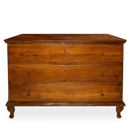 Grande cassettone in legno massello di ciliegio, 3 cassetti, piedi a capriole , Veneto 18° secolo