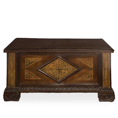 Piccola cassapanca intarsiata sul fronte, 19° secolo