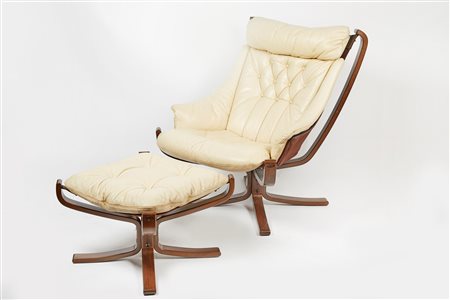 Renzo Frau - Sigurd Resell (1881 - 1926) , (Meldal, 13/01/1920 - More og Romsdal, 01/12/2010) 
Poltrona e Poggiapiedi Viking by Sigurd Resell per Frau 
 Cm 97x80x85