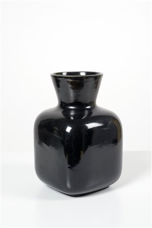 Giovanni Gariboldi - Richard Ginori (Milano, 1908 - Milano, 1971) , (Sesto Fiorentino, 11/10/1896 - ) 
Vaso  Anni '50
 Cm 27x19 Ø 