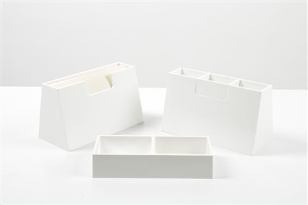 Enzo Mari - Danese Milano (Cerano, 27/04/1932 - Milano, 19/10/2020) , (Milano, 1957 - ) 
Set da scrivania 1973
 Cm 10x16,5; 3,5x16,5