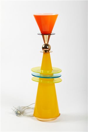 Adam Tihany - Joseph Mancini (Transilvania, 1948 - ) ,  
Lampada da tavolo in modello “Wassily K6” 
 Cm 67x19,5