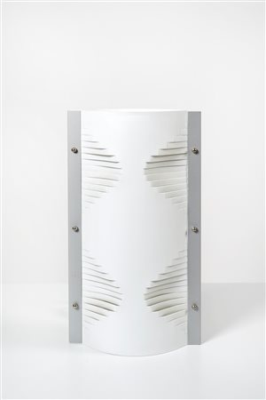 Samuel Parker - Slamp  , (Pomezia, 1994 - ) 
Lampada da tavolo   XX secolo
 Cm 39x21x10 