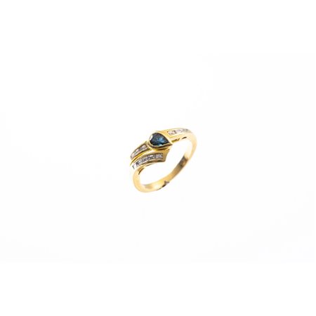 ANELLO in oro giallo 18 KT con diamanti e zaffiro