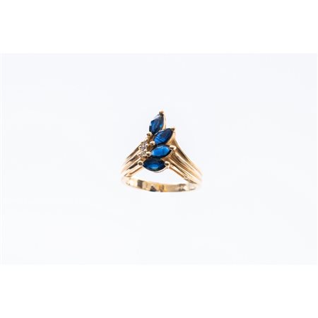 ANELLO in oro giallo 18 KT con brillanti e zaffiri