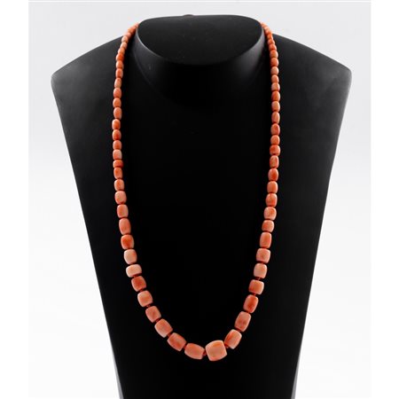 COLLANA in corallo rosa con susta in argento dorato