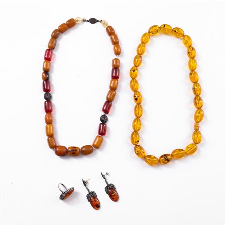 DUE COLLANE, ORECCHINI ED ANELLO 