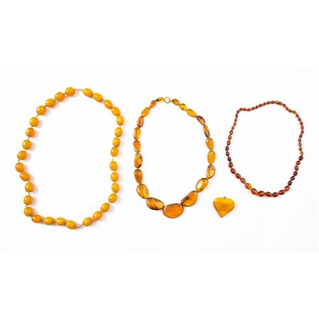 TRE COLLANE E PENDENTE 