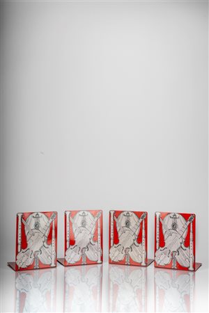 Piero Fornasetti (Milano 10/11/1913 - Milano 09/10/1988)  - Set di quattro fermalibri, decoro strumenti musicali, 1960 circa