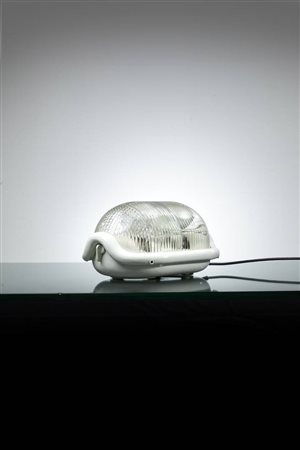 ACHILLE CASTIGLIONI<BR>Lampada da tavolo mod. Noce