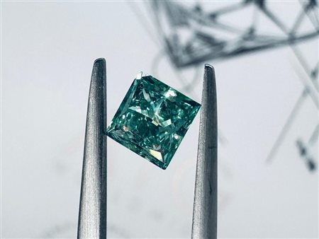 DIAMANTE NATURAL POLISHED 0,8 FANCY VERDE VIVIDO - CERTIFICATO GEMMOLOGICO* -SI1 - AIG - C30610-2