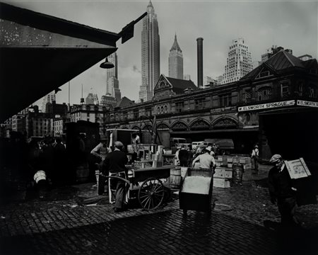 Berenice Abbott (1898 - 1991)  - Fulton Street Fish Market, New York, 1935/1936