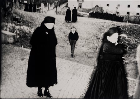 Mario Giacomelli (1925 - 2000)  - Scanno, 1957