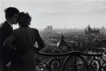 Willy Ronis (1910 - 2009)  - Les amoreux de la Bastille, 1957