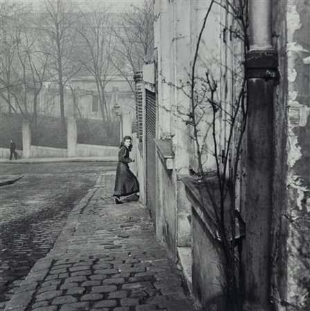 Willy Ronis (1910 - 2009)  - Rue de la Cloche, 1948