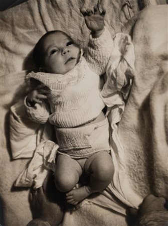 André Kertèsz (1894 - 1985)  - Nouveau-né, 1930s